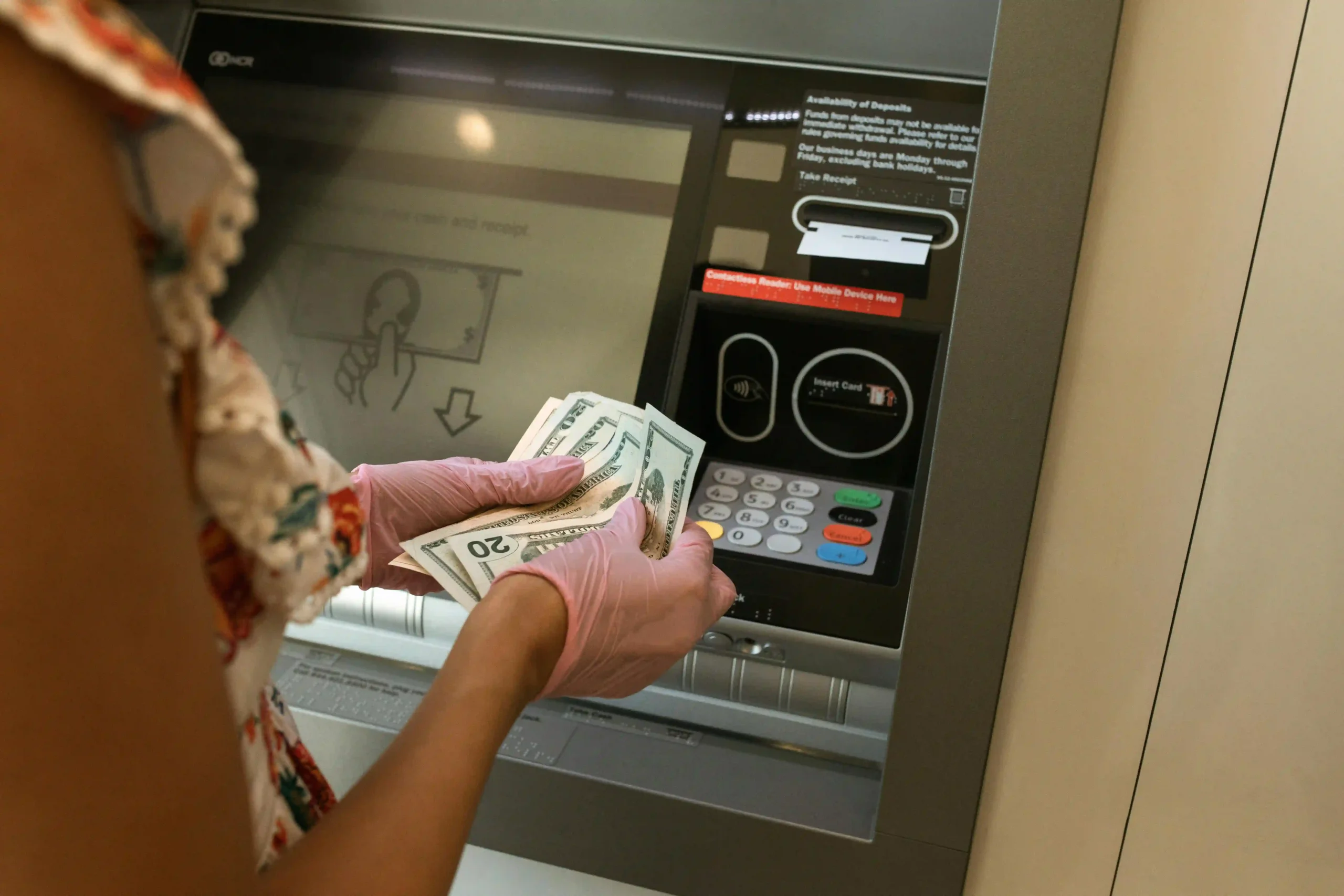 How to Withdraw Money Abroad Without Fees in 2025: Smart Methods 6 How to Withdraw Money Abroad Without Fees in 2025: Smart Methods